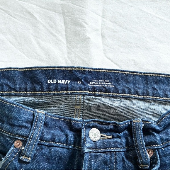 Old Navy Extra High-Rise Sky-Hi Straight jeans, women’s size 12 Dark Wash Faded - Picture 2 of 3